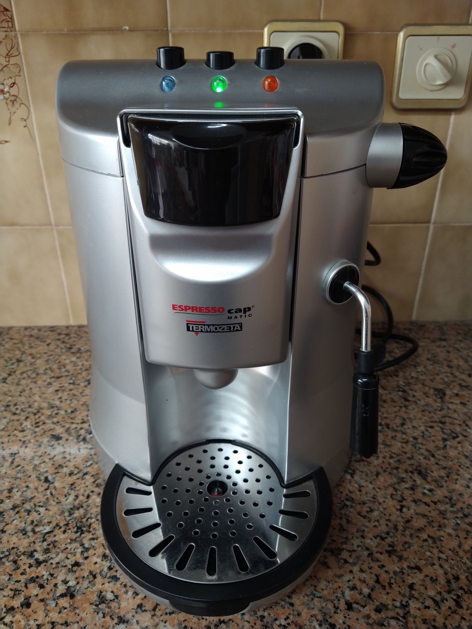 MÁQUINA de café EXPRESSO boné MATIC TERMOZETA. Casa gabinete cozinha.