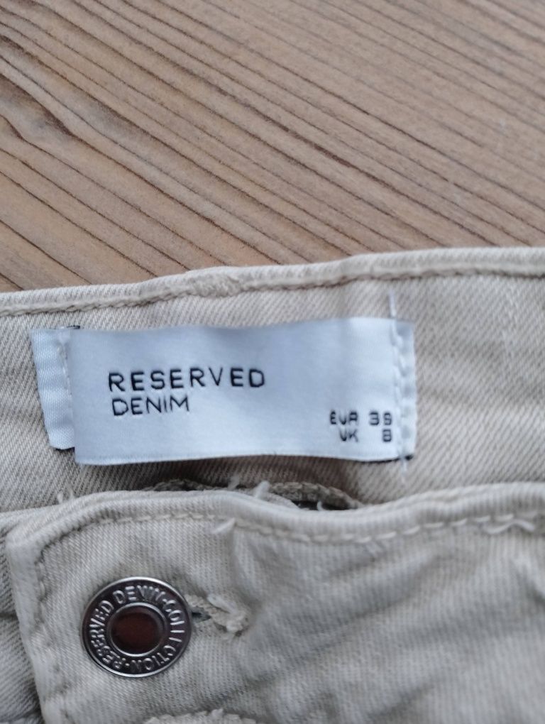Beżowe spodenki Reserved 38 M