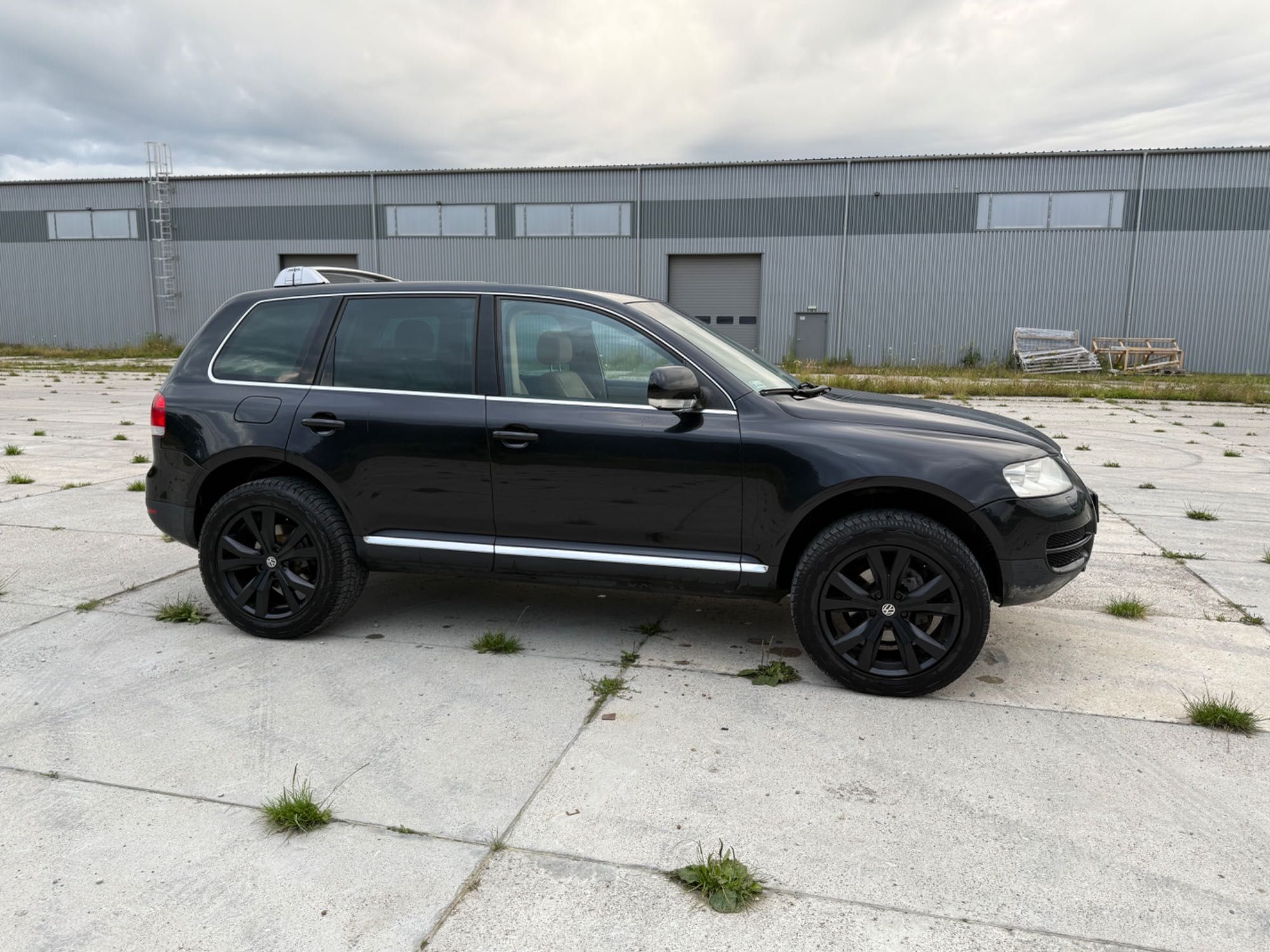 Sprzedam vw touareg  3,0 tdi zwykłe zawieszenie