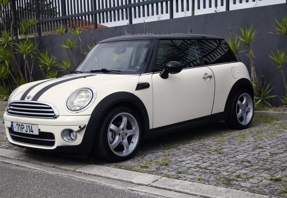 Mini Cooper 1.6 HDI 110 CV ( Versao Com 2 Panoramico )