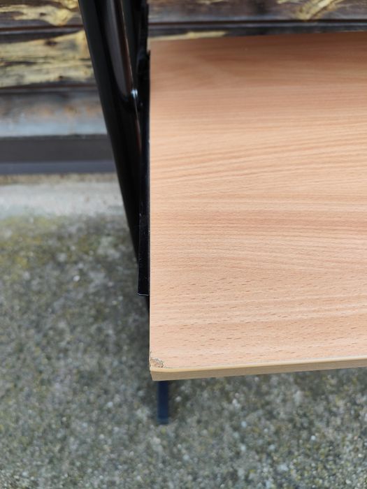 Stolik biurko pod komputer laptopa