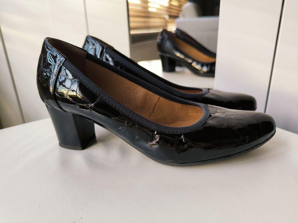Buty klasyczne na niskim obcasie słupku eleganckie krokodyl