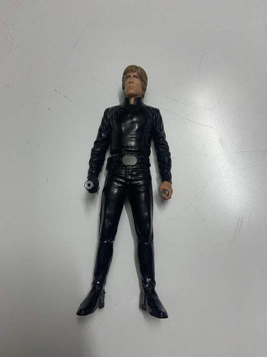 Soldado e boneco de ficcao