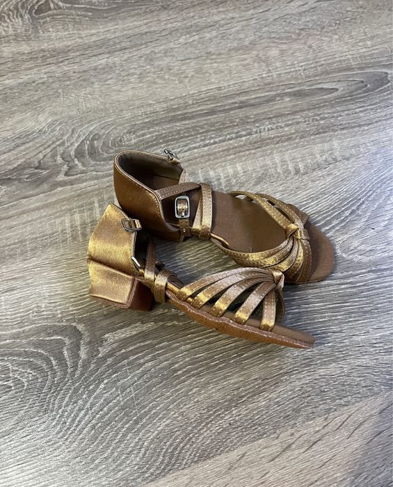 Туфлі для бальних танців