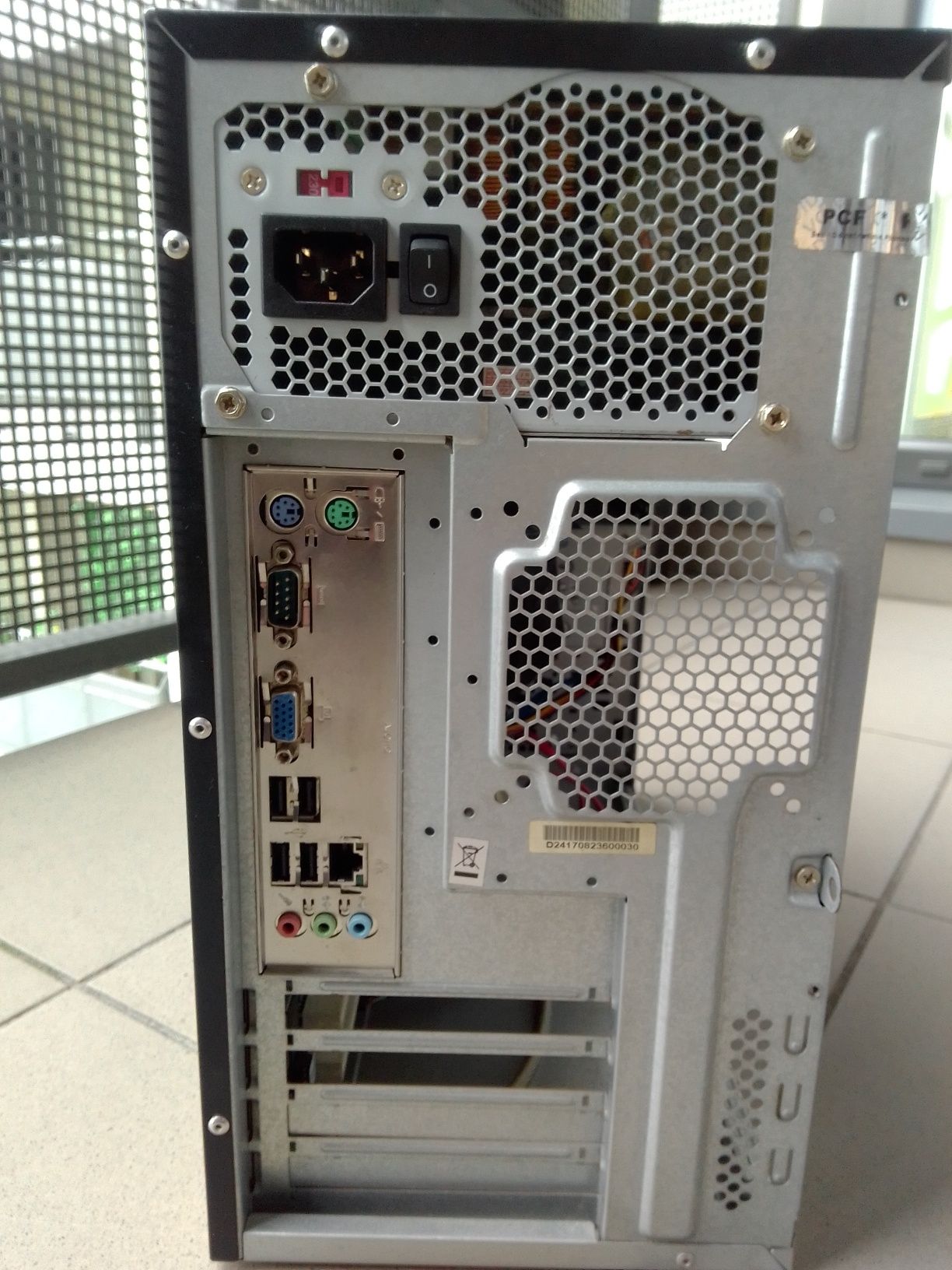 Komputer z Ms Office 2007 Retro PC Vobis Core2Quad Q9400