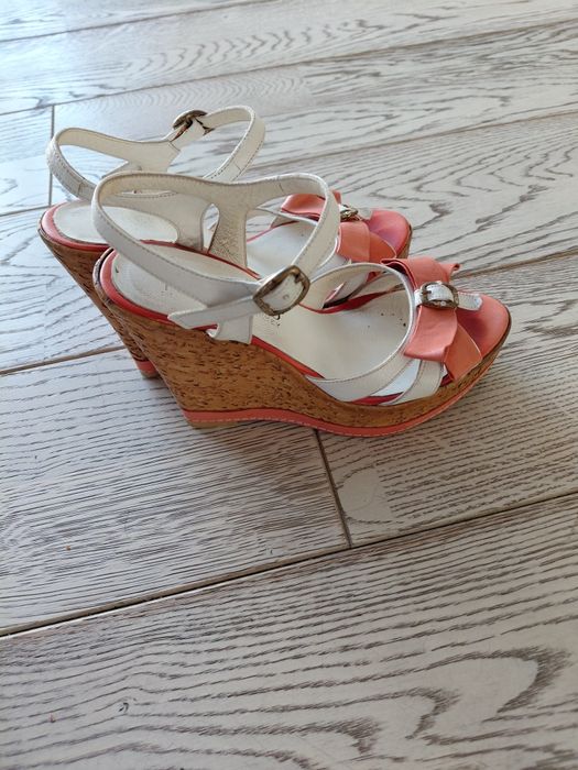 Босоніжки вживані шкіряні