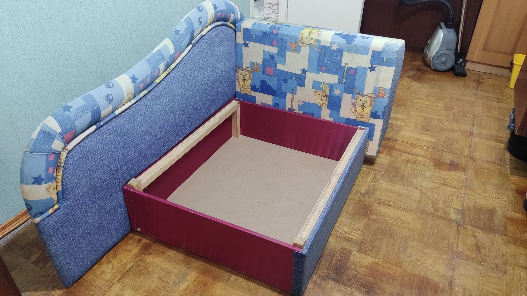 Розкладний дитячий диван