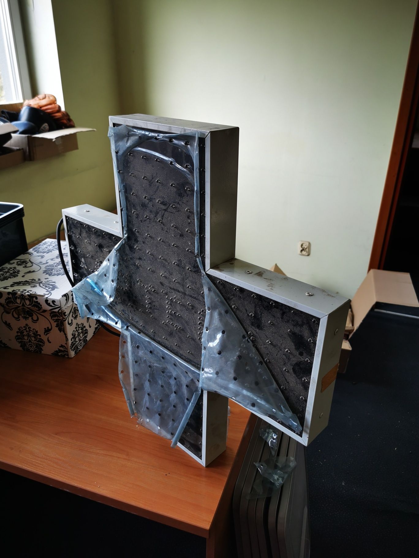Krzyż apteczny Led