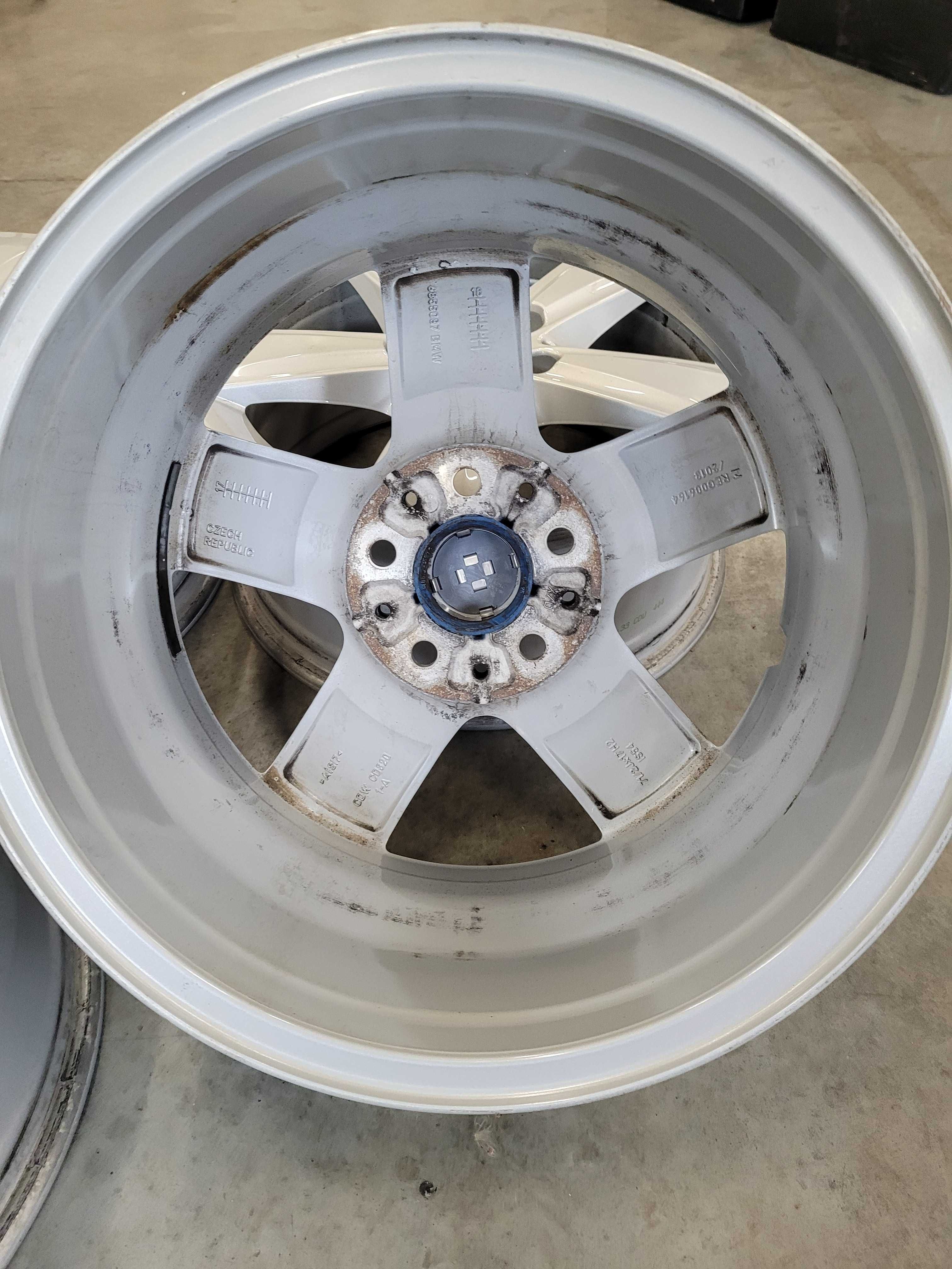 Komplet felg volkswagen R 17 rozstaw 5x112 ET54 J 7,5