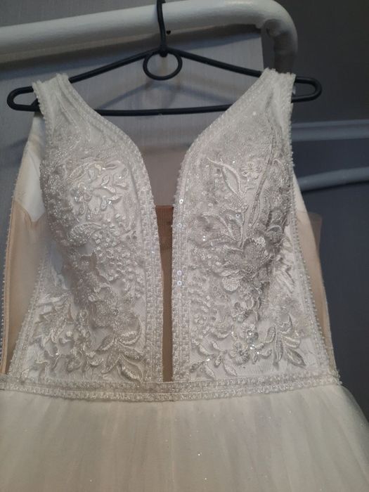 Ніжна весільна сукня