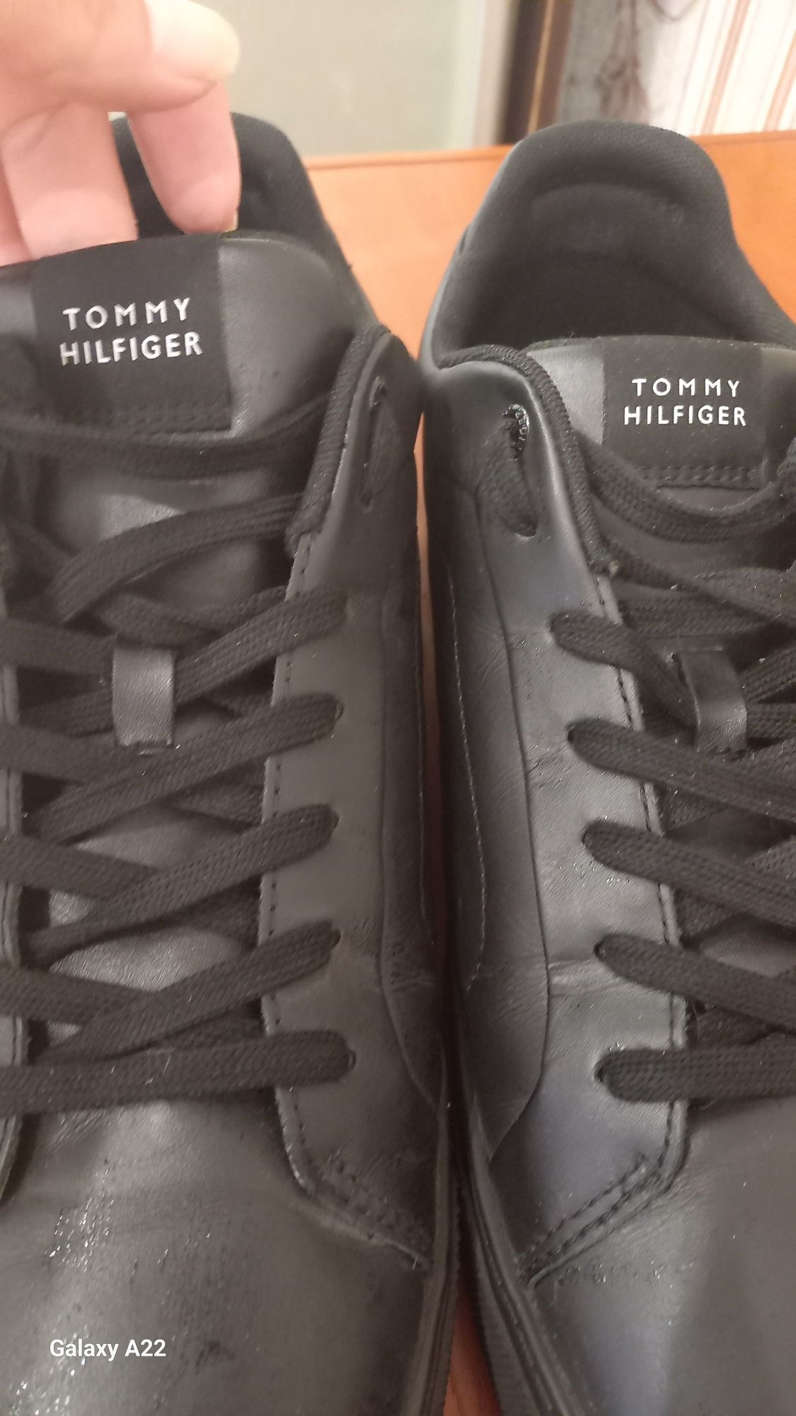 Мужские кроссовки TOMMY HILFIGER.