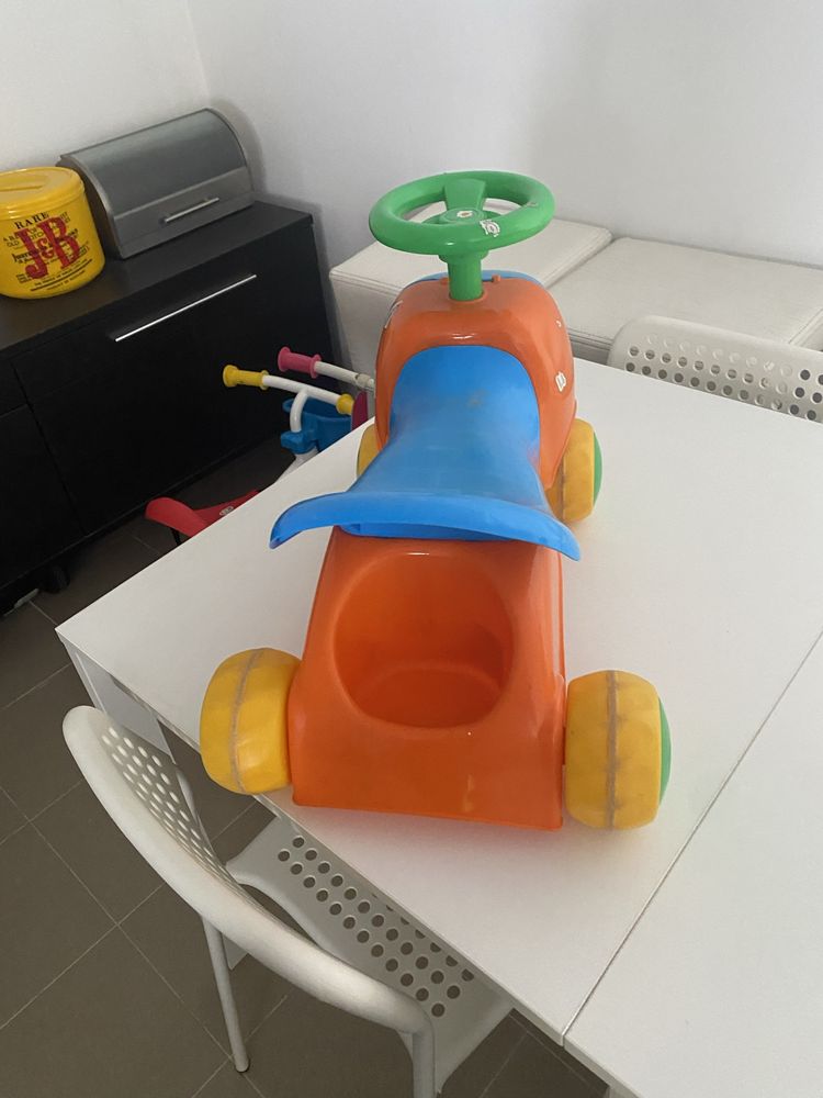 Andarilho bebe com algum uso