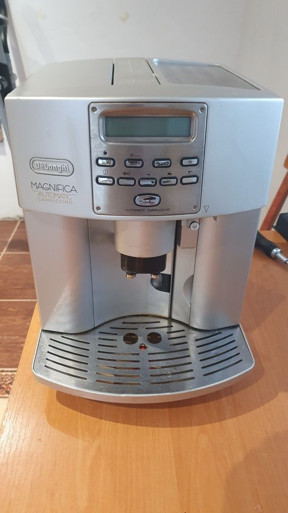 Кавомашина DELONGHI magnifica capuccino