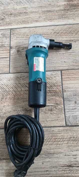 Nożyce elektryczne do blachy Makita