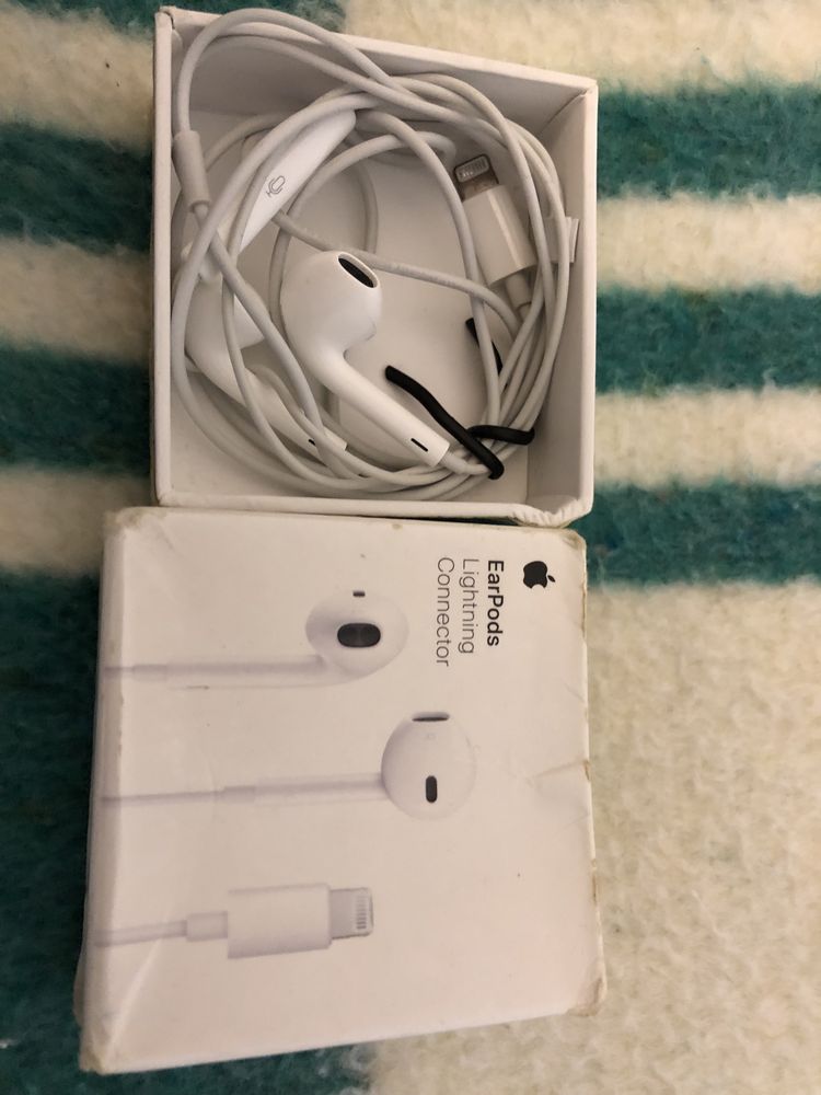 EarPods brancos usados