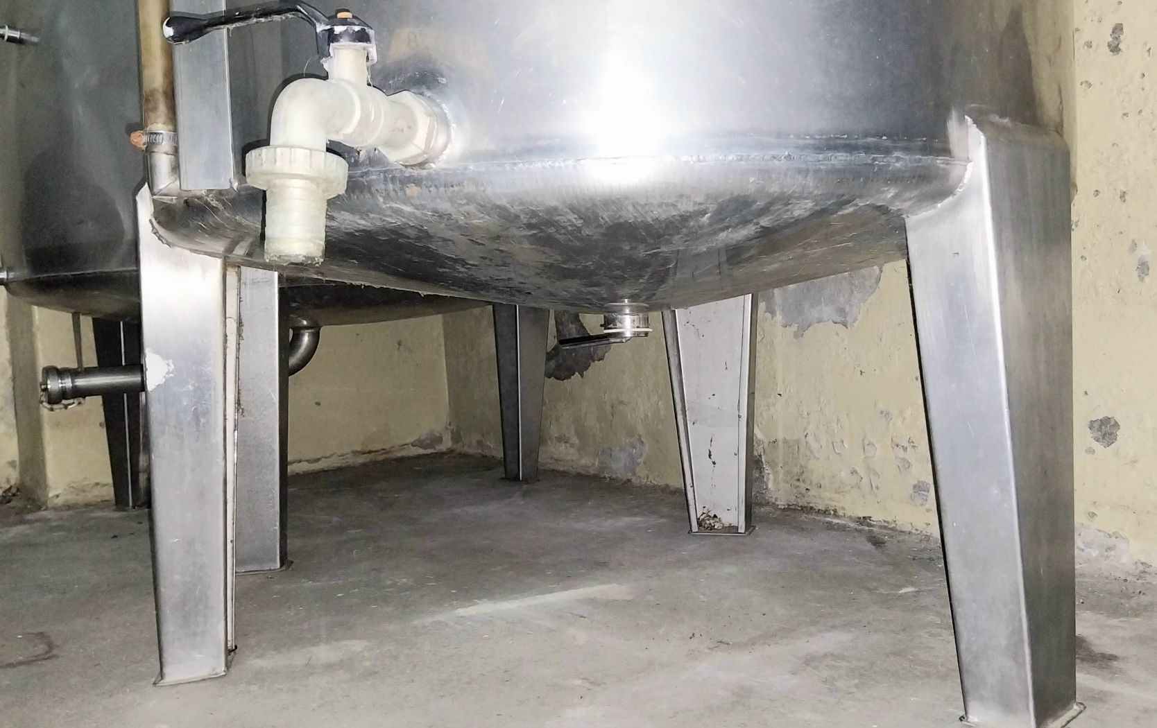 Cuba de 550L em Inox, c/ nova, Possib. de Entrega a Combinar