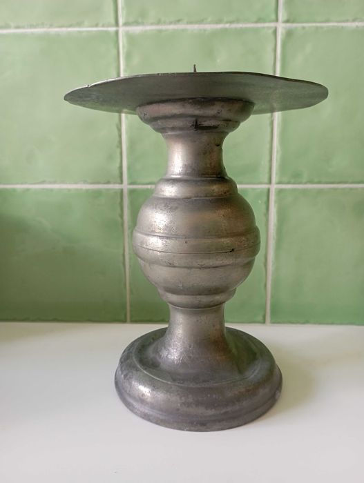 Castiçal antigo em estanho