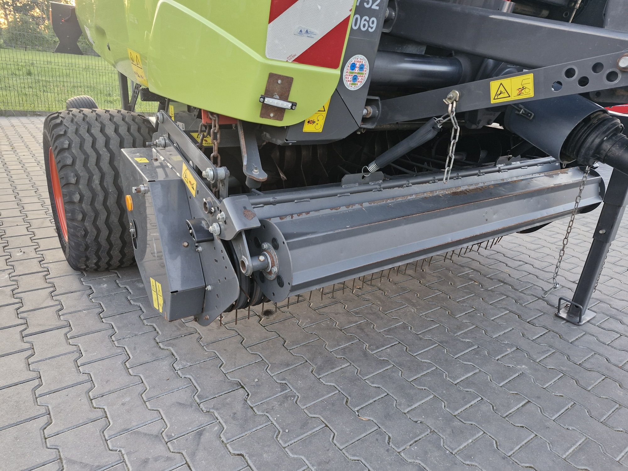 Prasą rolująca Claas Variant 380 z 2013 roku Siatka Sznurek Rotor