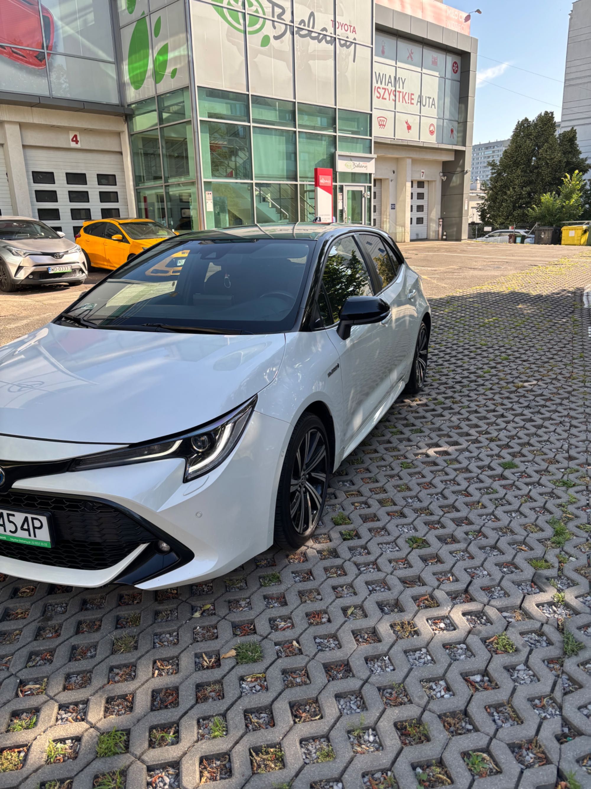Toyota Corolla 1.8 Hybryda salon Polska serwis