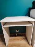 Małe białe wygodne biurko - Ikea