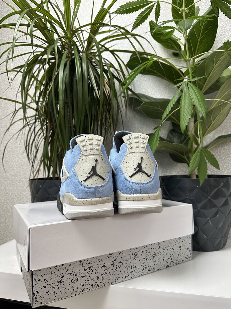 Air Jordan 4 University blue UNC