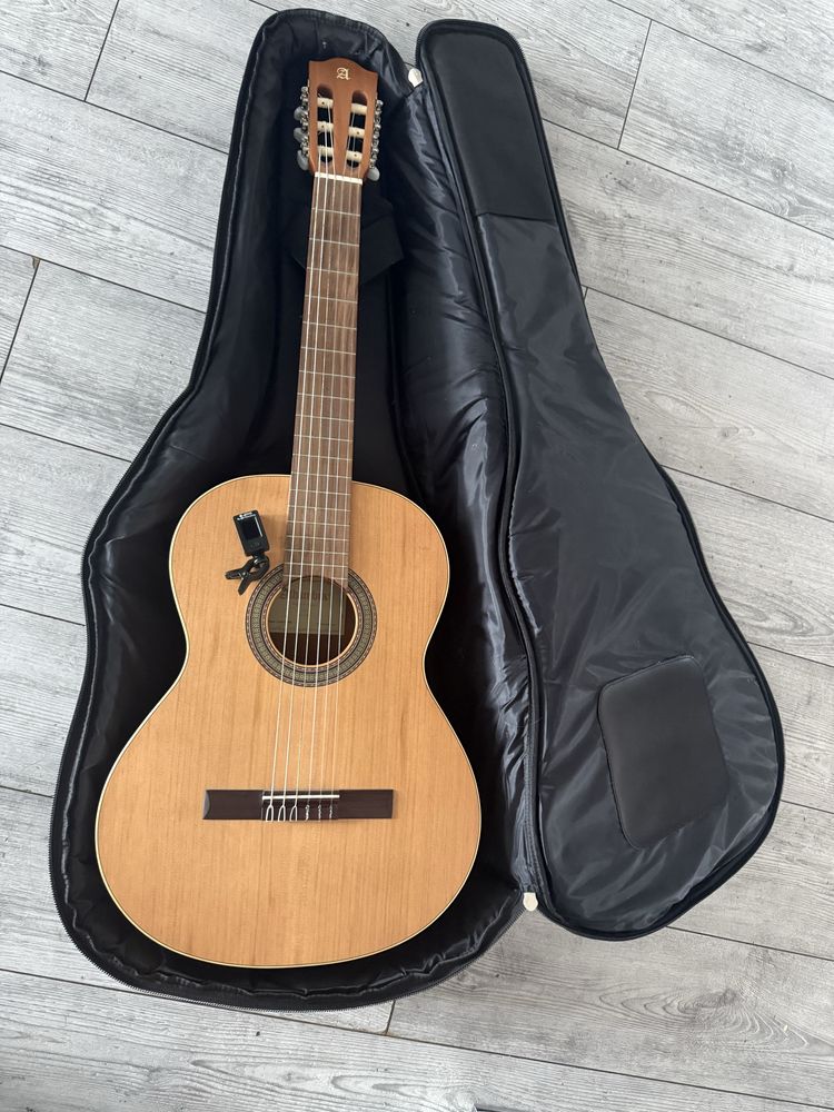 Gitara klasyczna marki Alhambra