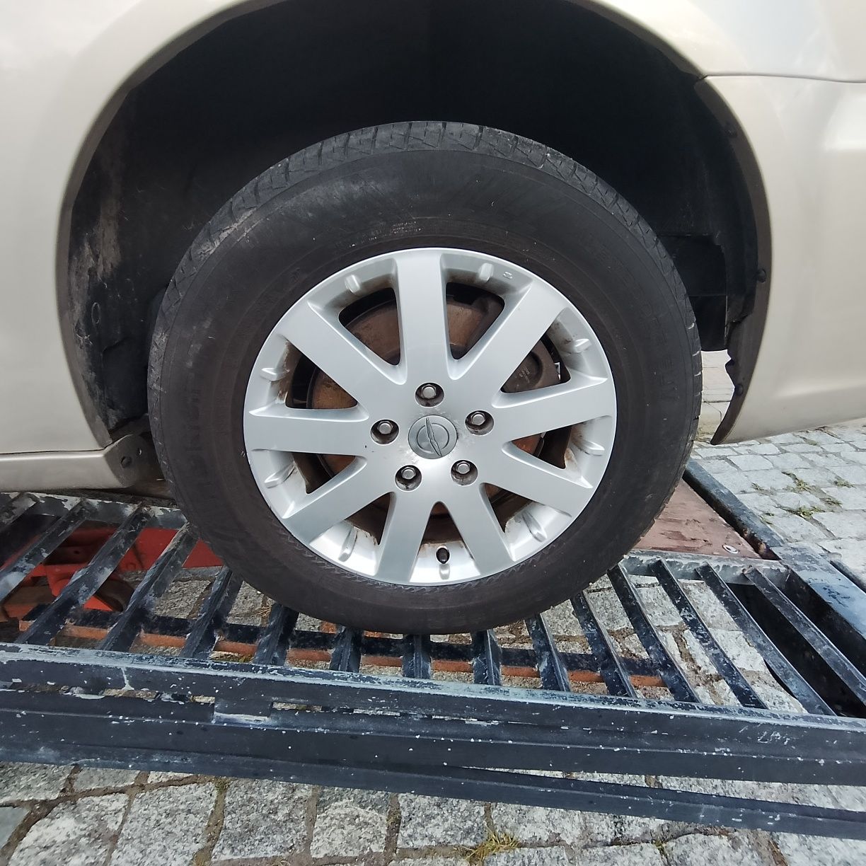Felgi 17" z oponami Chrysler Town&Country 3.6