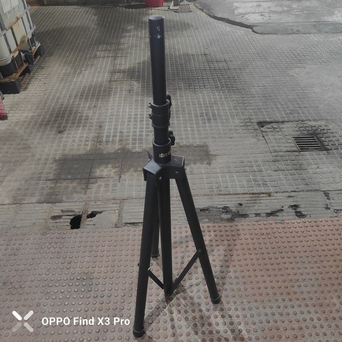 colunas 2 tripés mesa de mistura um amplificador