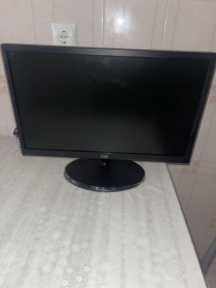 Monitor LG com adaptador