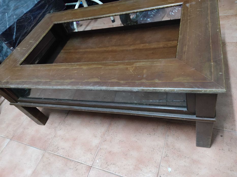 Vitrine em madeira