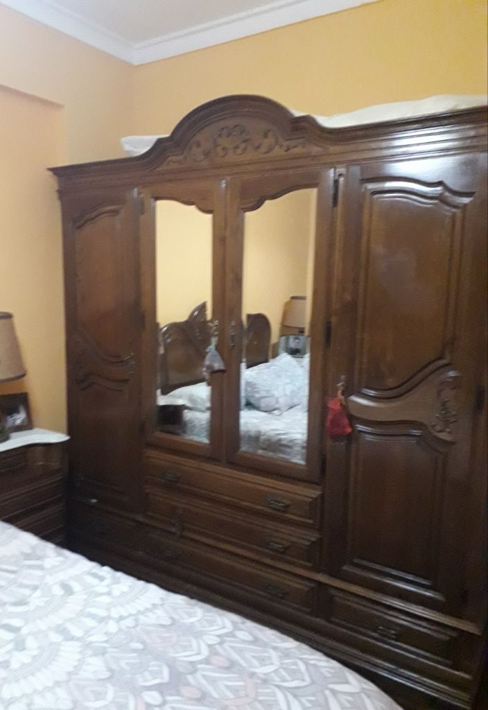Mobília de quarto de casal completa em madeira de cerejeira