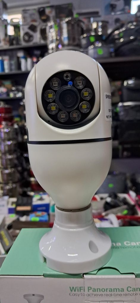Kamera WiFi obrotowa panoramiczna w żarówce z podstawką monitorowanie