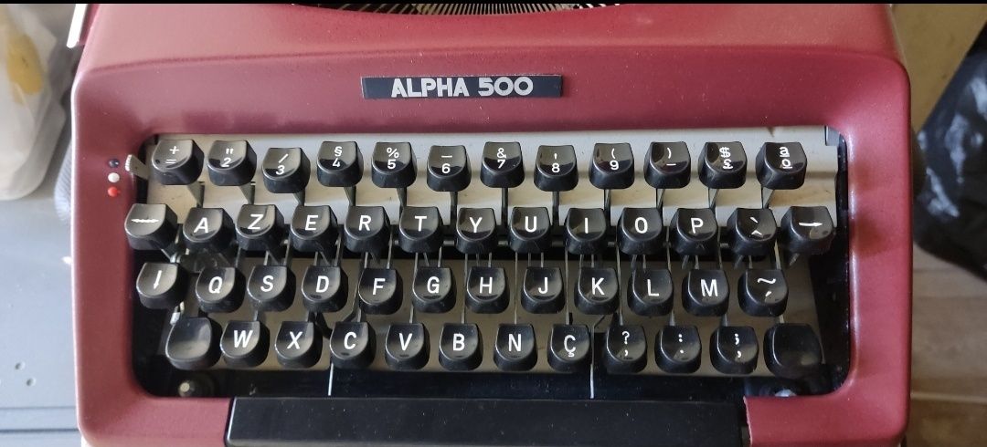 Máquina de escrever Alpha 500