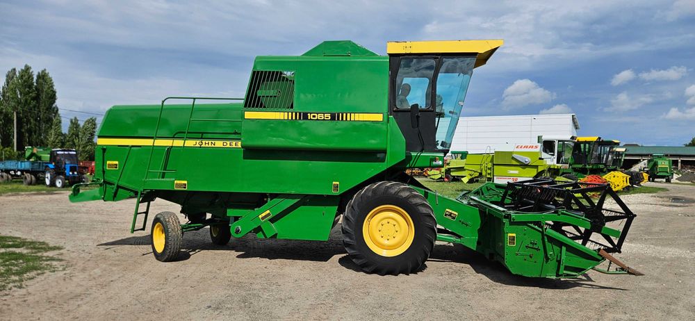 Комбайн зернозбиральний JOHN DEERE 1065 . 3.6m.