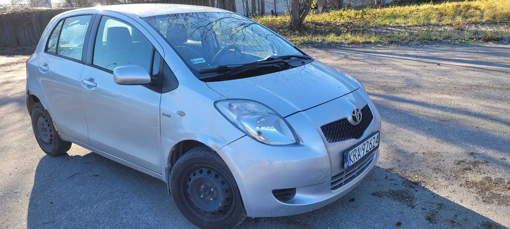 Lampa błotnik zderzak Yaris 2  Części