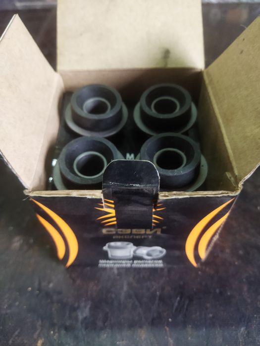 Сайлентблоки важелів передньої підвіски ВАЗ 2101  2107 (8 шт верх+низ)