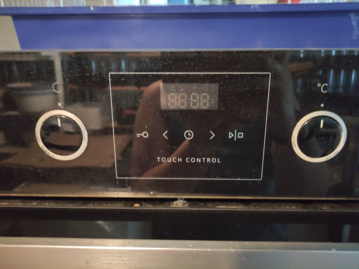 Czarny piekarnik elektryczny do zabudowy gorenje touch control pod zab