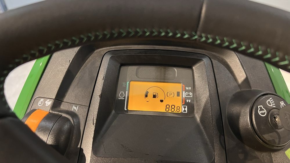 John Deere X350 газонокосарка