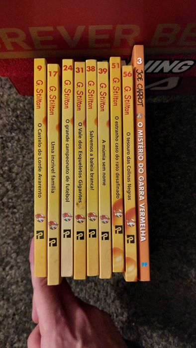 8 livros do geronimo stilton + 1 do joe carrot