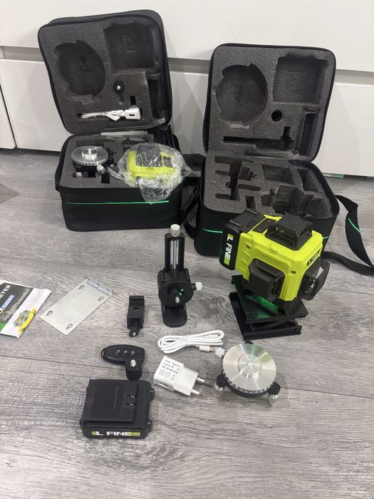 Laser krzyzowy 16 lini z akcesoriami 2x bateria