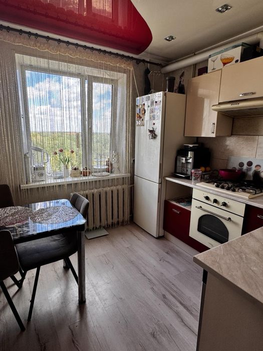 Продається 2-х кімнатна квартира на л/б м.Камʼянське.