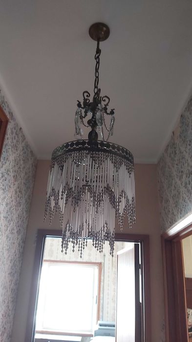 Dois(2) Candeeiros de teto de metal cor bronze e adornos de cristais.