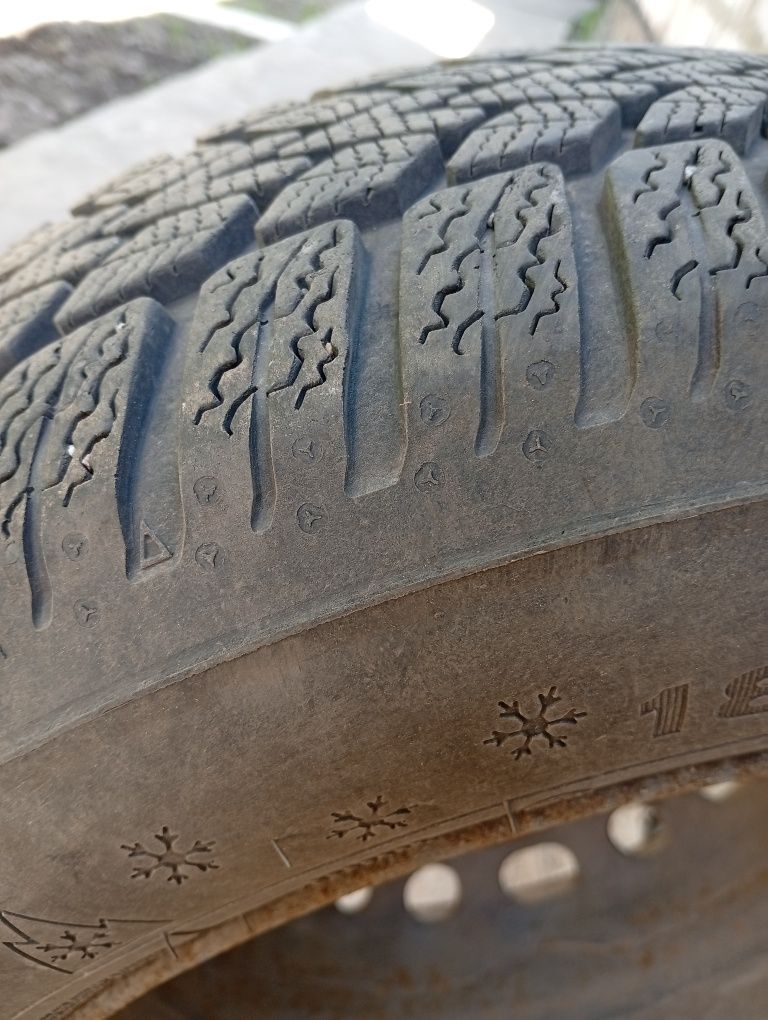 Резина зимняя DUNLOP на дисках .