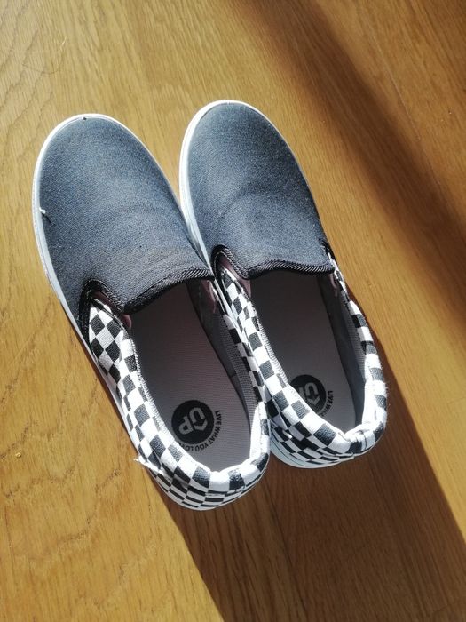 Sapatos slip on NOVOS