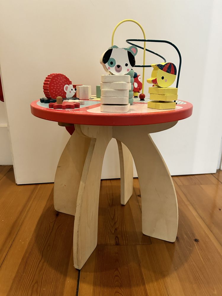 Mesa de atividades crianca Janod