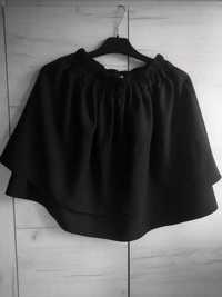 Ładna czarna spódnica