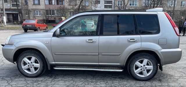 Автомобиль NISSAN X-Trail