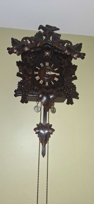 Relógio antigo de cuco