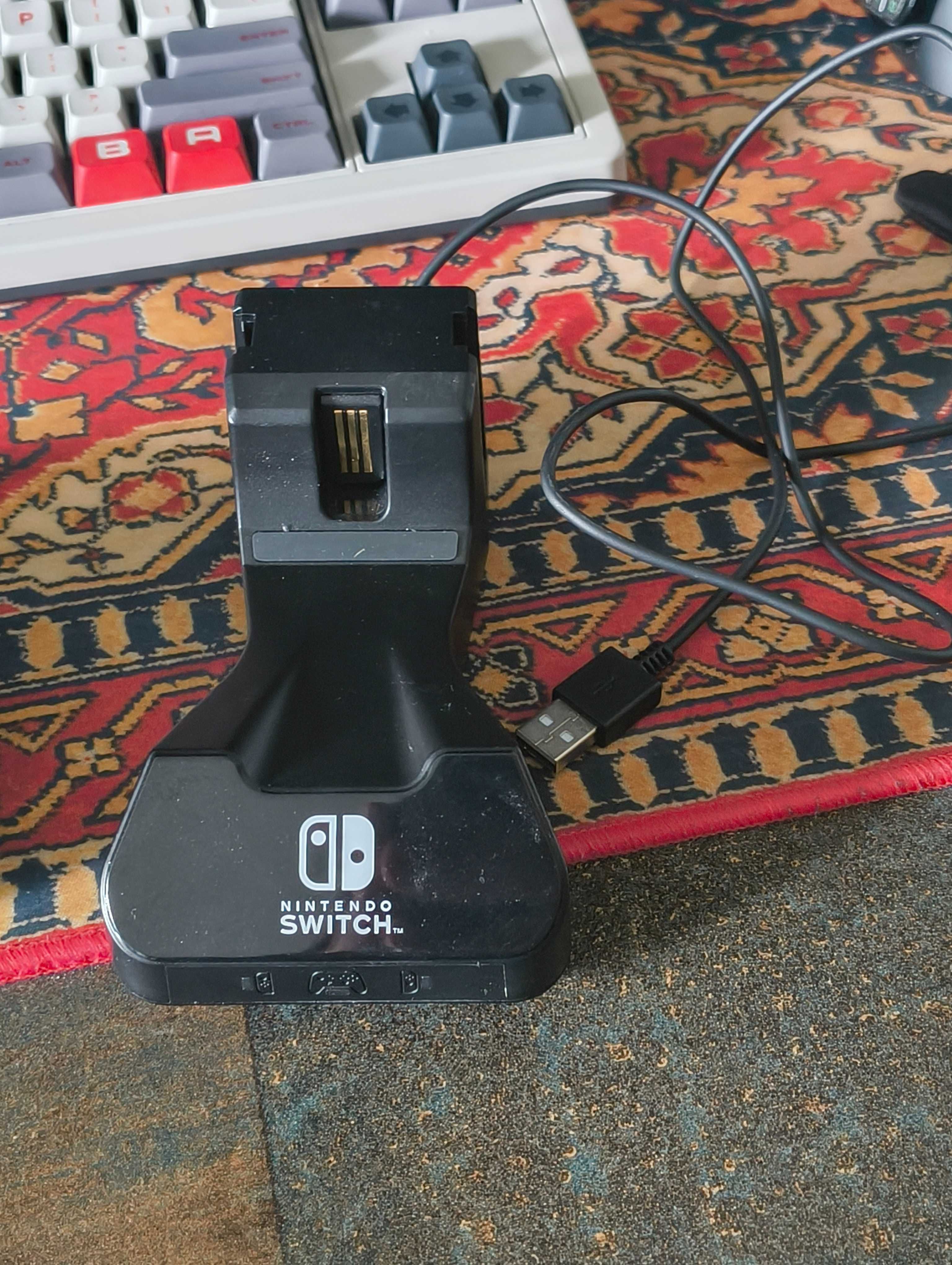 Nintendo Switch Pro Controller + orginalny kabel + stacja dokująca
