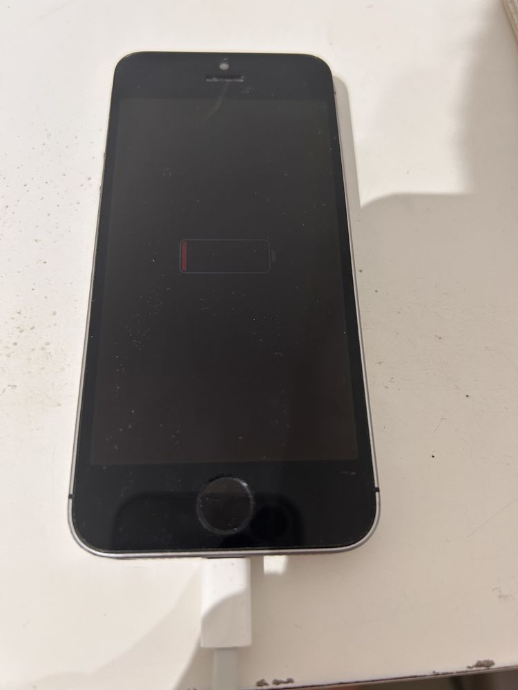 Iphone SE 2016 (gen1) uszkodzony